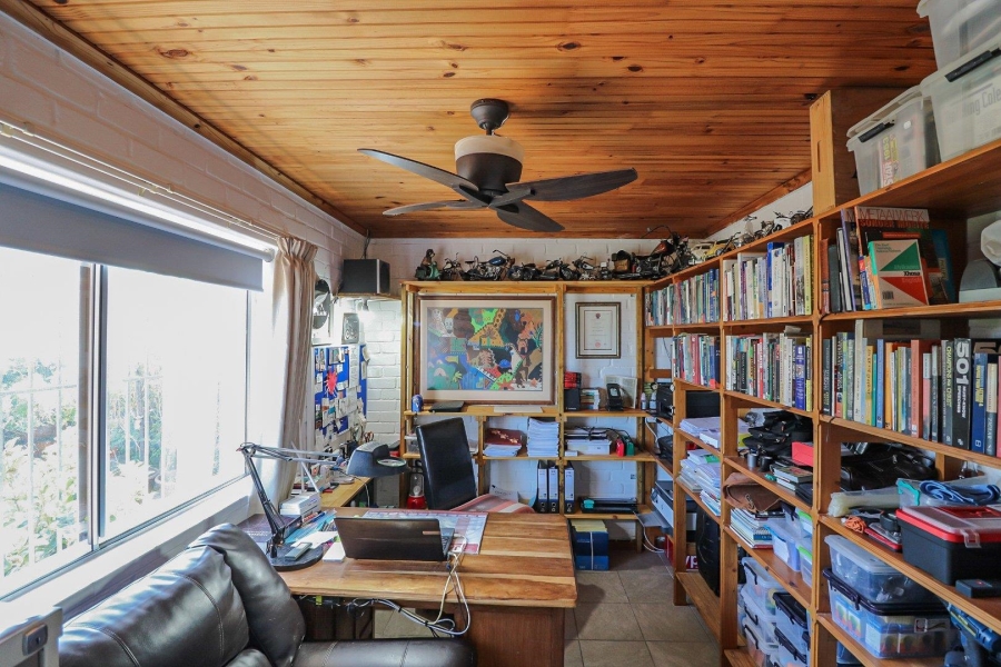 4 Bedroom Property for Sale in De Kelders Western Cape